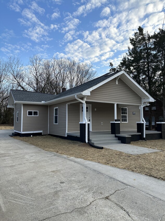 Primary Photo - 702 Tucker St