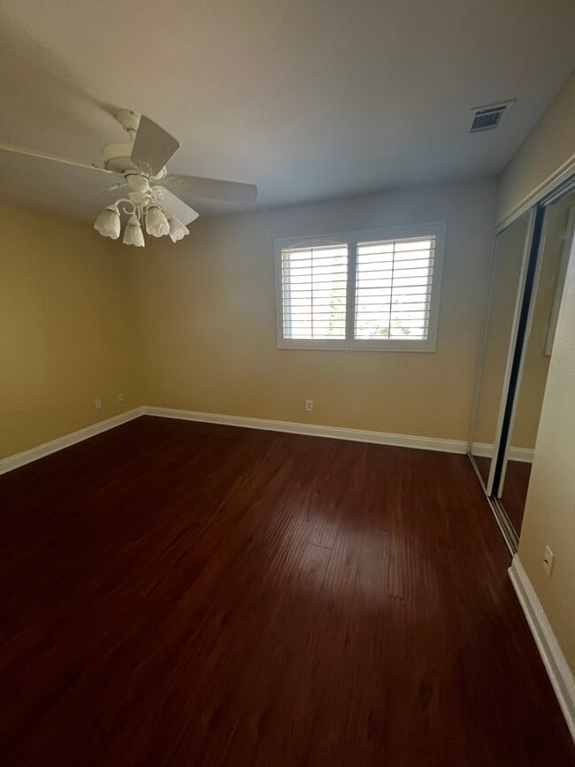 One room - 1854 Peaceful Ct