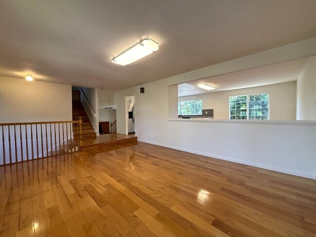 Foto del edificio - Beautiful 4 bedroom, 3 bathroom two-story home for rent in the highly desirable Mission San Jose ...