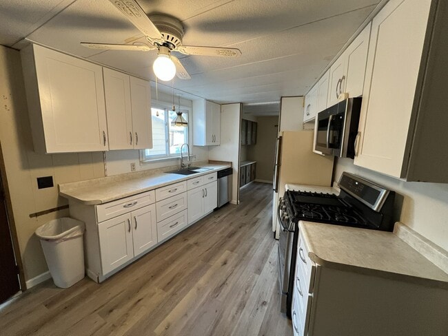 Building Photo - TWO BEDROOM HOME IN WILLIAMSBURG - GREAT L...