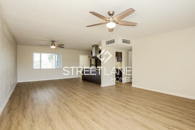 Building Photo - REDUCED!
