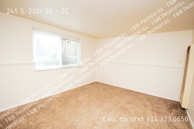 Building Photo - 245 S 21st St