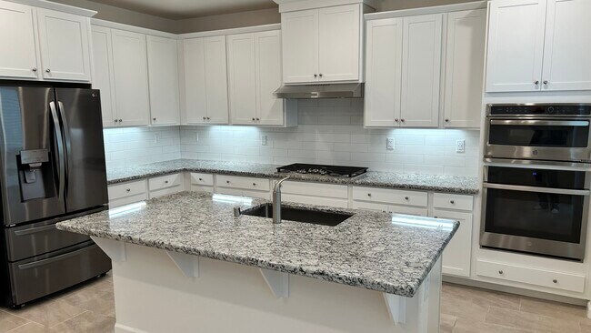 Building Photo - 345 La Flor Ct