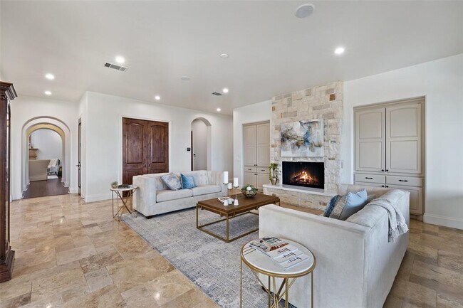 Building Photo - 4805 Mirador Dr