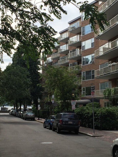 Building Photo - 145 Pinckney St