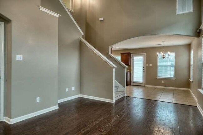 Building Photo - 1905 Enchanted Rock Dr