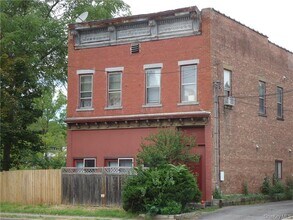 Building Photo - 165 Ulster Ave