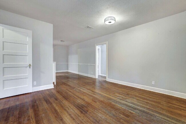 Foto del edificio - 1309 E 13th St