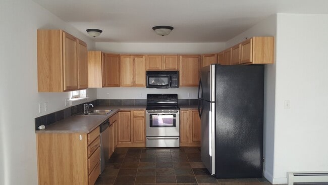 Building Photo - 3 Bed 2 Bath in Belgrade with garage