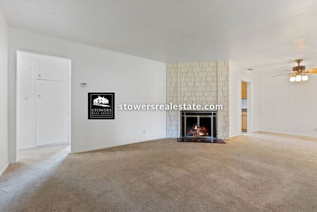 Building Photo - 1925 Rose Ln