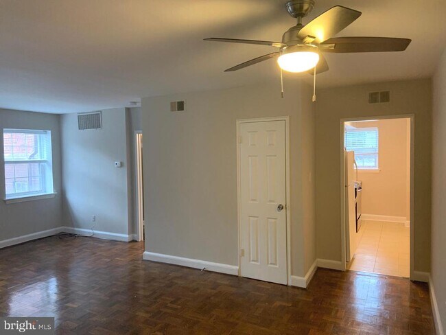 Building Photo - 1305 N Ode St