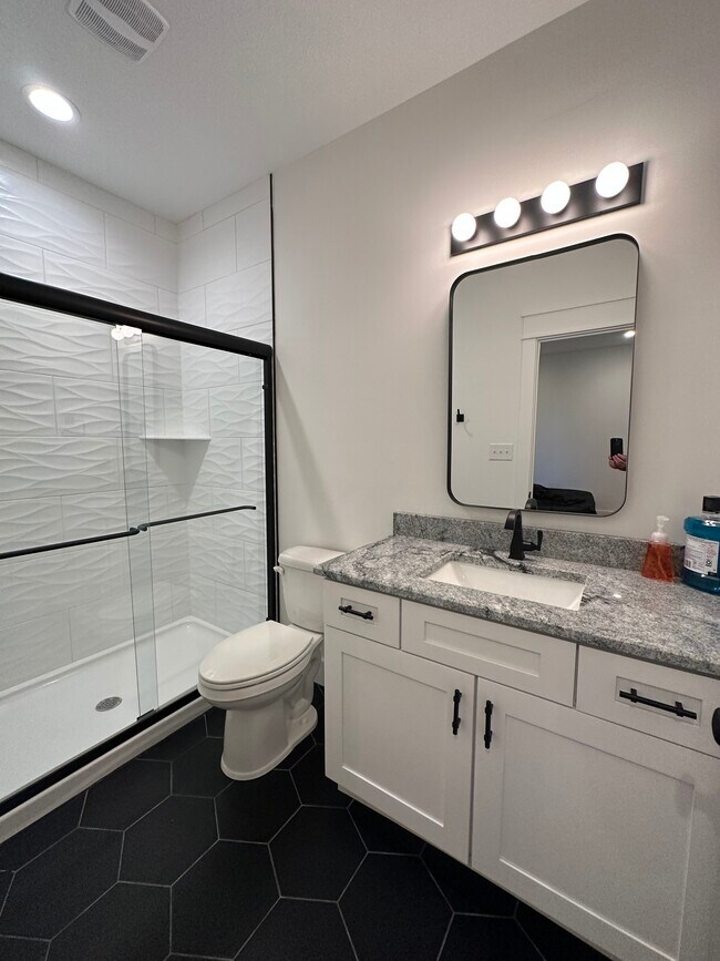 Foto del edificio - 3525 S Wickens St