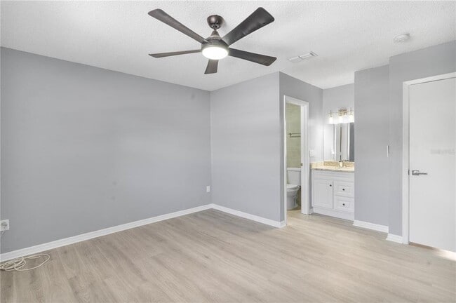 Building Photo - 10132 Lake Oak Cir