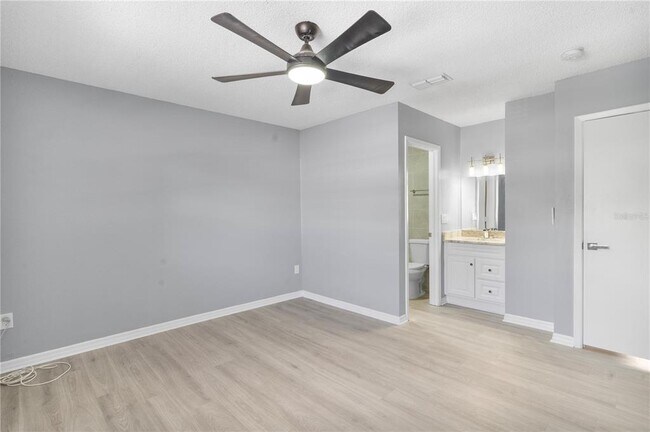 Foto del edificio - 10132 Lake Oak Cir