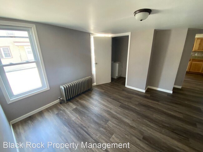 Building Photo - 3 br, 1 bath House - 226 E Water St