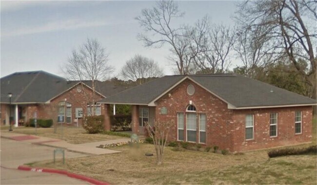 Building Photo - 2734 Montgomery Rd