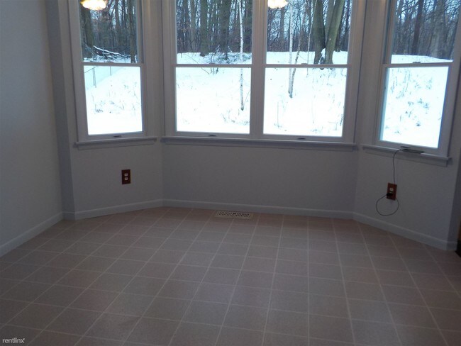 Building Photo - 2400 E Farrand Rd