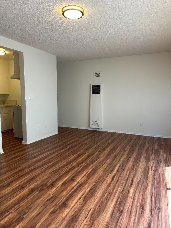 Building Photo - 96 N Oak Ave