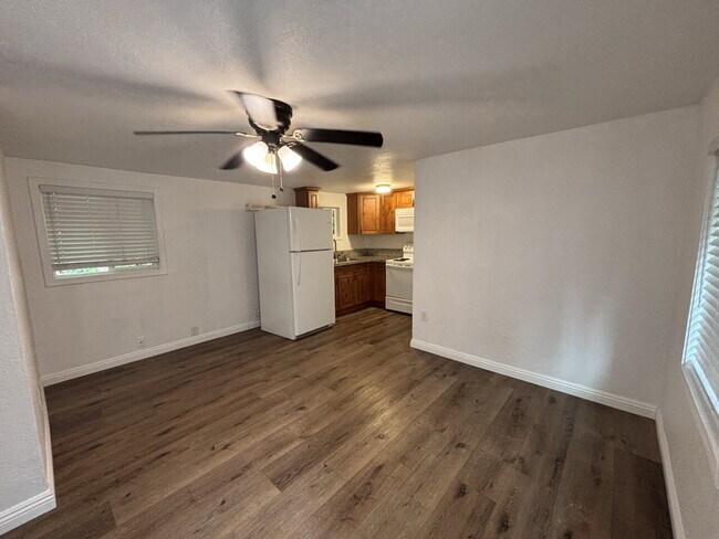 Foto del edificio - Darling studio home on Broadway near downtown Placerville.