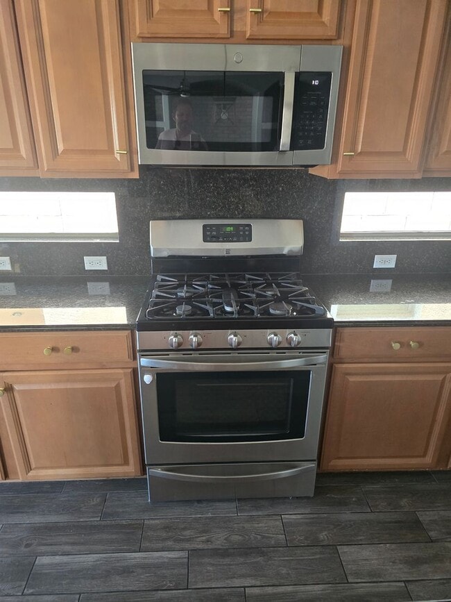 Building Photo - Must See 4 Bedroom Home in Sahuarita!  3 C...