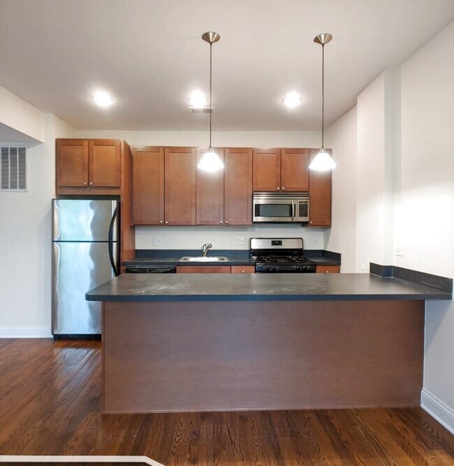 Foto del edificio - 2836 N Albany Ave