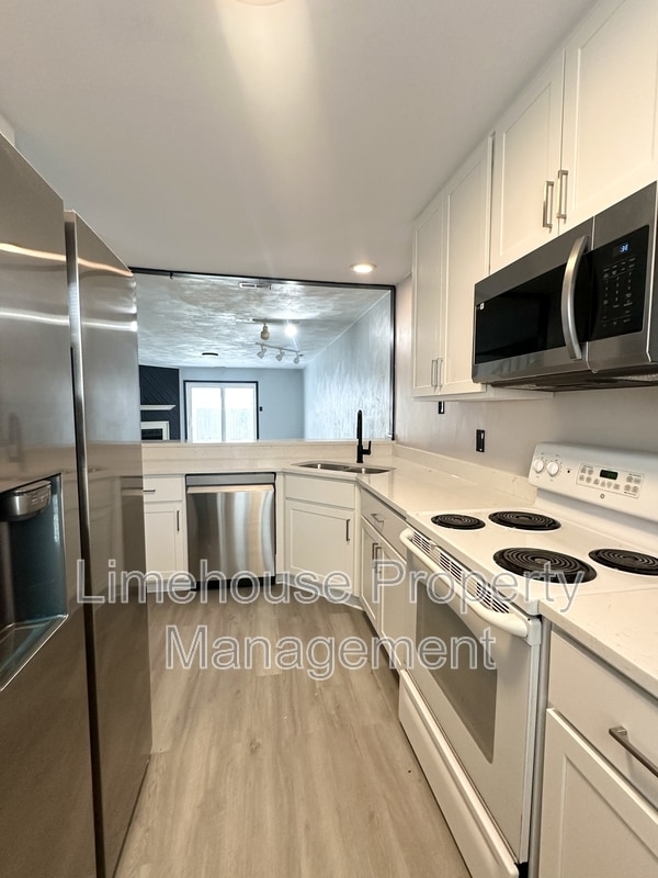 Building Photo - 4005 Salem Terrace