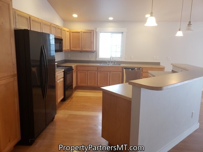 Building Photo - 3 Bedroom 2 Bath House - Near Emily Dickinson School