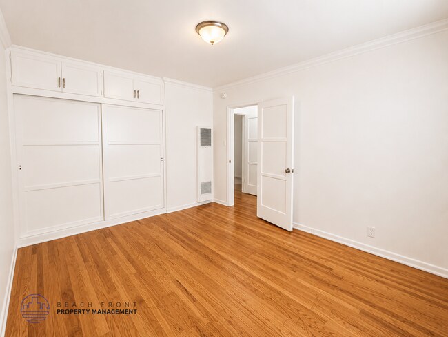 Foto del edificio - 3144-3152 S. Barrington Ave.