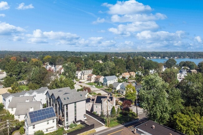Building Photo - 998 Cove Rd