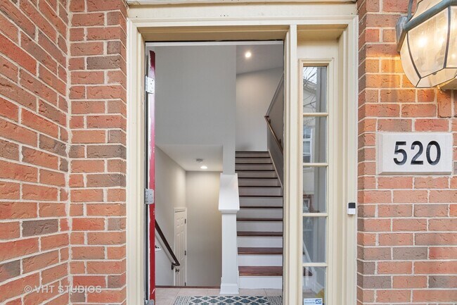 Building Photo - 520 S Commons Ct
