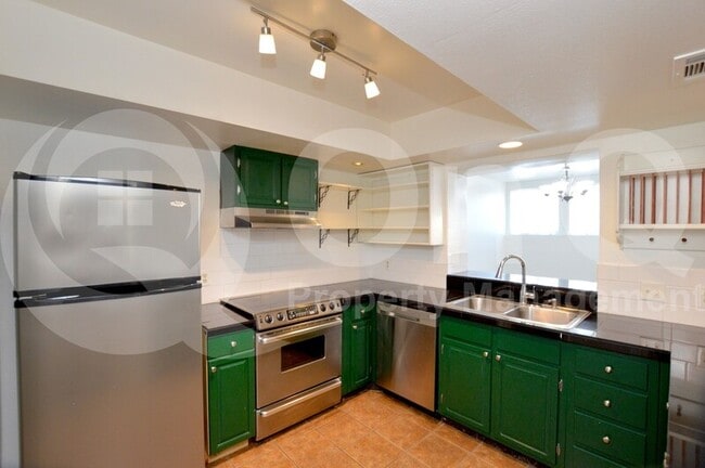 Building Photo - 3253 S Fairfield Dr