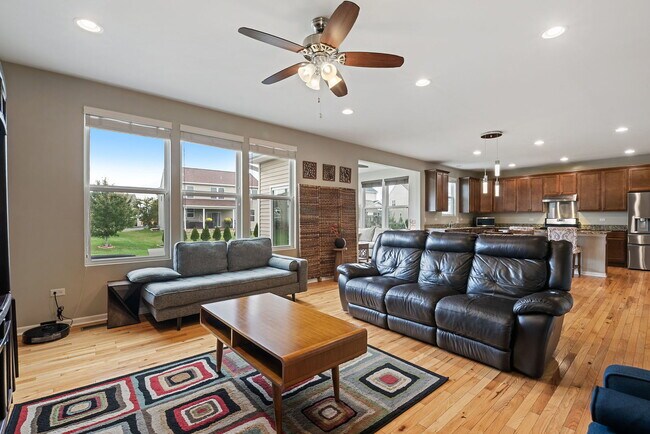 Foto del edificio - 4319 Silver Bell Ct