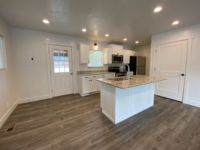 Building Photo - 625 N 100 E