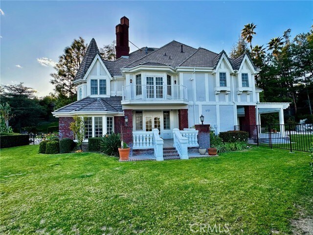Foto del edificio - 300 Whispering Pines Dr