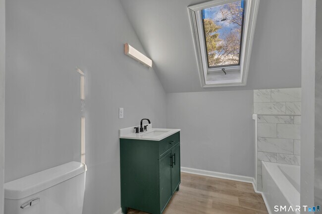 Foto del edificio - 196 Hartford Rd