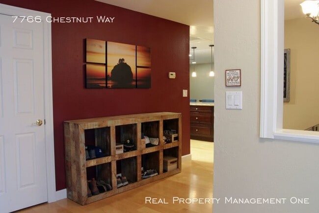 Building Photo - 7766 Chestnut Way