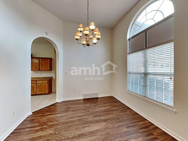 Foto del edificio - 4940 Misty River Rd