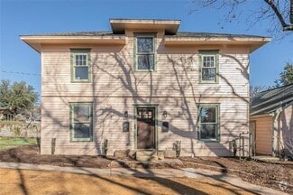 Building Photo - 722 W Oak St