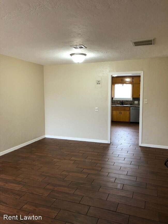 Foto del edificio - 3 br, 1 bath House - 1904 NW Lawton Ave.