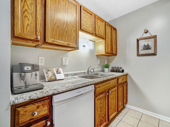 Building Photo - 1080 Pennington Ct