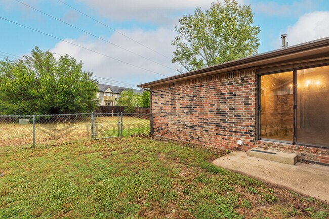Building Photo - 6908 W O'Neil St