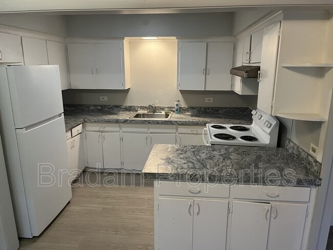 Building Photo - 3239 E Admiral Ct