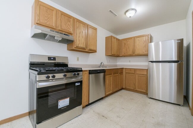 Building Photo - 2 bed 1.5 bath Townhouse in Chesterton