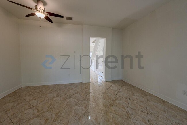 Building Photo - Unit