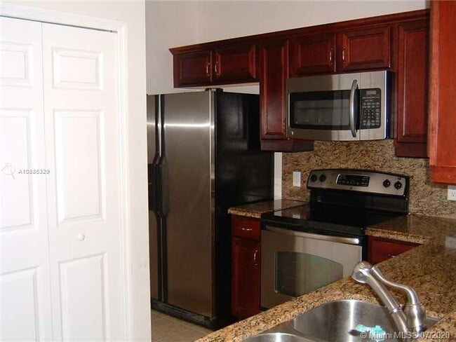 Foto del edificio - 5271 SW 8th St