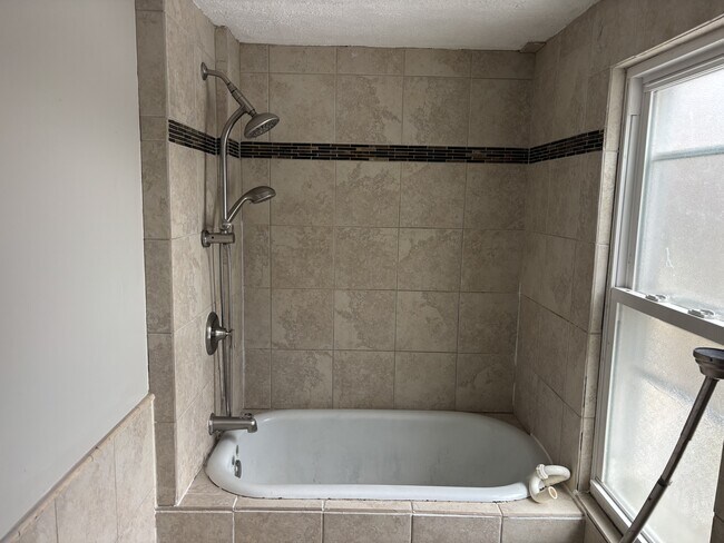 Building Photo - 525 Pike Ave SW