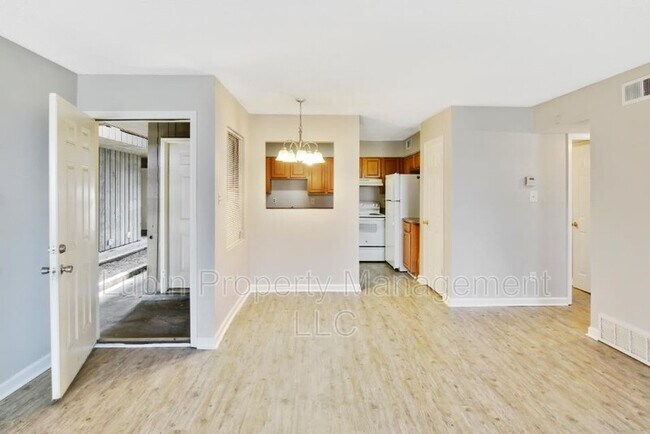 Foto del edificio - 395 Rocky Chute Rd