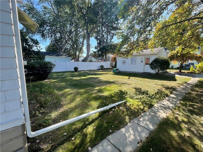 Foto del edificio - 77 Aragon Ave