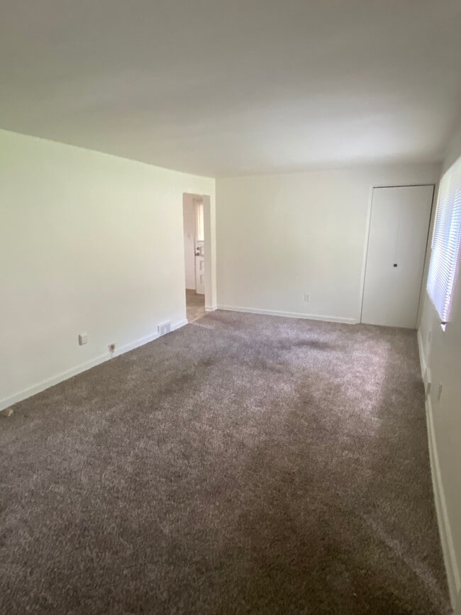 Building Photo - 733 Darlington St