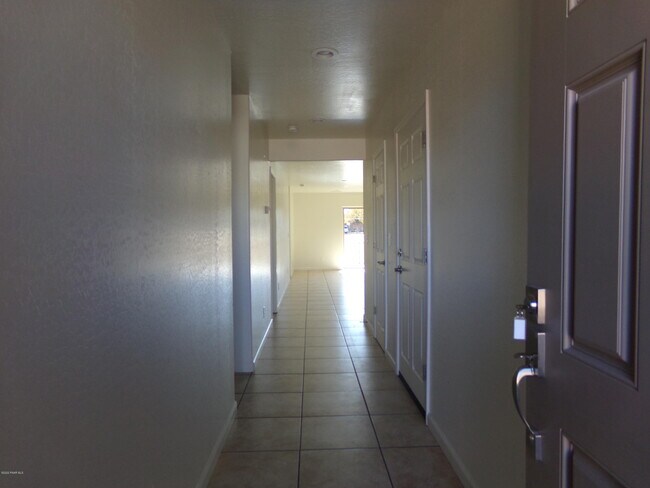 Building Photo - 8471 E Leigh Dr
